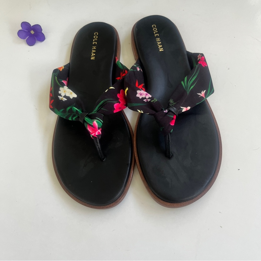 Cole Haan Fiona Black Red Floral Thongs slides Flip Flops shoe 6.5B Pretty EUC